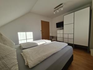Postel nebo postele na pokoji v ubytování Ferienwohnung Schupfer