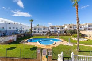 a courtyard with a swimming pool and palm trees at Azalea - Stylish Apartment with Rooftop & Pool in Los Altos