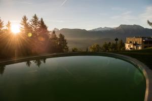 a reflection of the sun in a pool of water at Einäugl - Briol in Barbiano