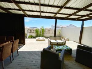 Istumisnurk majutusasutuses Ocean Whisper Family Condo