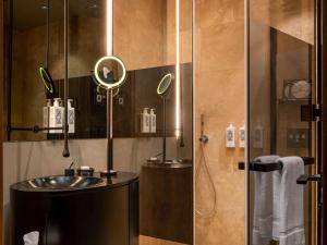 A bathroom at The Emporium Hotel Plovdiv - MGallery Collection