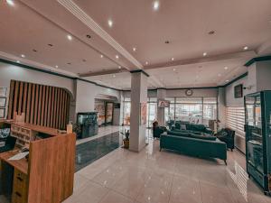 a large lobby with couches and a tv in it at Oreko Express in Afyon