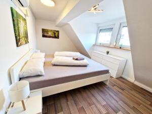 a bedroom with a bed in a attic at Zauberhafte Dachwohnung zum Träumen bei EuropaPark in Rheinhausen