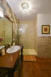 a bathroom with a sink and a mirror at Hospedería de La Corte in Corteconcepción