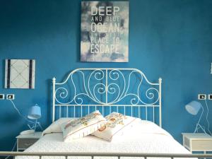 A bed or beds in a room at Hotel Villa San Fedele
