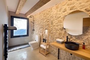 Ένα μπάνιο στο Masia Cal Rosta +34 φωτογραφίες