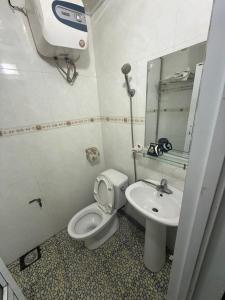Ένα μπάνιο στο Nhà nghỉ Hoàng Lan +25 φωτογραφίες