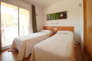 Postel nebo postele na pokoji v ubytování Aparthotel Arenal