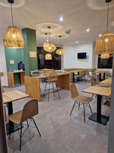 Kuchyň nebo kuchyňský kout v ubytování le phenix hôtel limoges