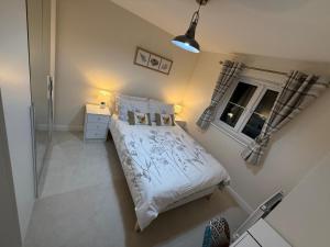 a small bedroom with a bed and a window at Loch Ness Hideaway in Inverness +5 photos