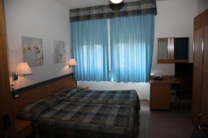 Postel nebo postele na pokoji v ubytování Albergo Rossella
