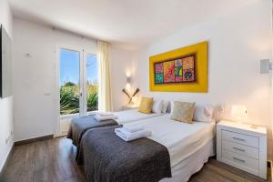 En eller flere senge i et værelse på CAN MARTONA + 33 billeder