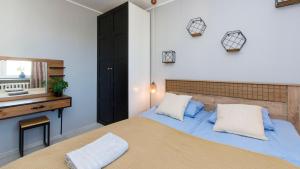 Ένα ή περισσότερα κρεβάτια σε δωμάτιο στο Echo Morza Apartment Stogi