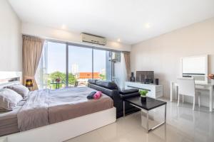 Afbeelding uit fotogalerij van Sea view studio Chic Condo Karon in Karon Beach