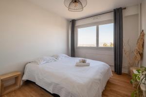 Ένα ή περισσότερα κρεβάτια σε δωμάτιο στο Appartement Mi-Luna - Welkeys +9 φωτογραφίες