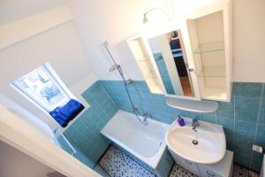 a bathroom with a sink and a toilet and a mirror at Ferienwohnung Ratisbona in Regensburg +57 photos