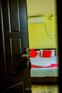 Ένα ή περισσότερα κρεβάτια σε δωμάτιο στο Hotel Arhant Inn