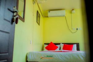Ένα ή περισσότερα κρεβάτια σε δωμάτιο στο Hotel Arhant Inn