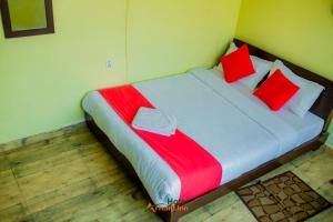 Ένα ή περισσότερα κρεβάτια σε δωμάτιο στο Hotel Arhant Inn
