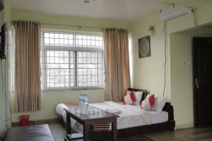 Ένα ή περισσότερα κρεβάτια σε δωμάτιο στο Hotel Arhant Inn