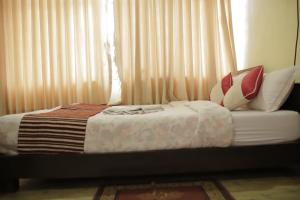 Ένα ή περισσότερα κρεβάτια σε δωμάτιο στο Hotel Arhant Inn