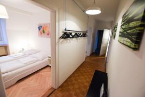 a room with a bed and a room with shoes on a wall at Ferienwohnung Ratisbona in Regensburg
