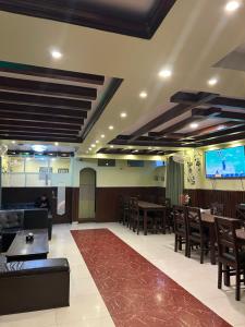 TV a/nebo společenská místnost v ubytování Hotel Arhant Inn