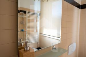 Ένα μπάνιο στο Homiday - Residence I Gabbiani Int 01, Livrea