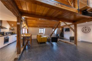 Pépite Alpine - Centre ville - WIFI的厨房或小厨房