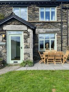 Hoone, kus puhkemaja asub