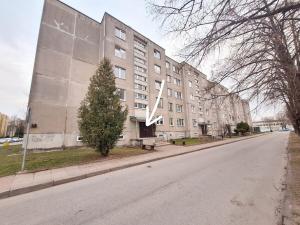 an empty street in front of a building at Emvika Tauragė apartment in Tauragė