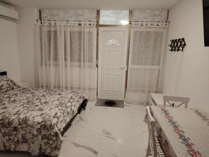 Postel nebo postele na pokoji v ubytování Studio-apartman Ella