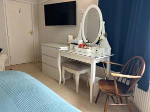 Gallery image of Swallows Eaves, The Guest Room in Colyford