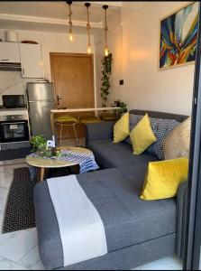 a living room with a couch and a kitchen at Hay al qods in Casablanca