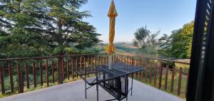 A balcony or terrace at La lepre nella Luna