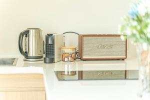 Set per la preparazione di tè e caffè presso 眺浪島民宿