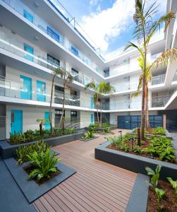 Bangunan di mana terletaknya aparthotel ini