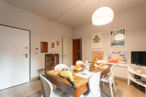 A television and/or entertainment centre at Borgo Suite Apartment