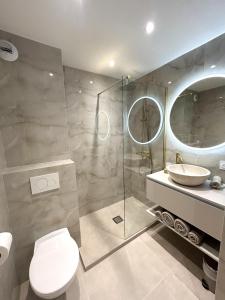 Un baño de Studio de LUXE Portes de Monaco - Vue MER - Piscine - Wifi