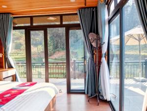 Ένα ή περισσότερα κρεβάτια σε δωμάτιο στο Serenity Ha Giang Bungalow +65 φωτογραφίες
