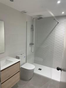 Ένα μπάνιο στο APARTAMENT ILLA MAR D´OR L`ESTARTIT +9 φωτογραφίες