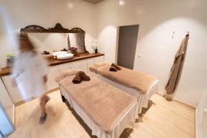 Kúpele alebo wellness v ubytovaní Hotel & Apartaments Thalassa Sport & Spa