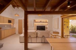 a kitchen and living room with a couch and chairs at Redondo de Guayedra in Guayedra