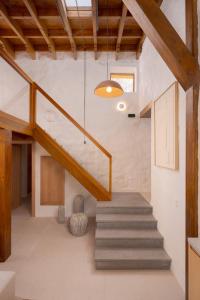 a staircase in a house with wooden beams at Redondo de Guayedra in Guayedra