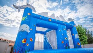 a blue inflatable playset with dolphins and whales at ZEcamping parc aquatique pet friendly club enfant in Saint-Jean-de-Monts