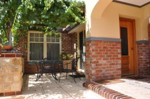 
a patio area with a patio table and chairs at Apartments on Fiedler in Tanunda
