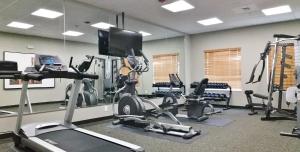 Fitness centrum a/nebo fitness zařízení v ubytování MainStay Suites Midland