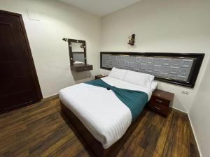 Postel nebo postele na pokoji v ubytování Lorenda palace hotel