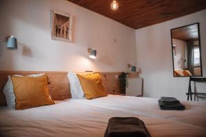 Ένα ή περισσότερα κρεβάτια σε δωμάτιο στο Hotel Le Pied Moutet