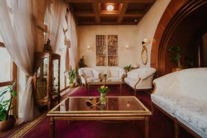 Istumisnurk majutusasutuses Historic Boutique Hotel Cattaro